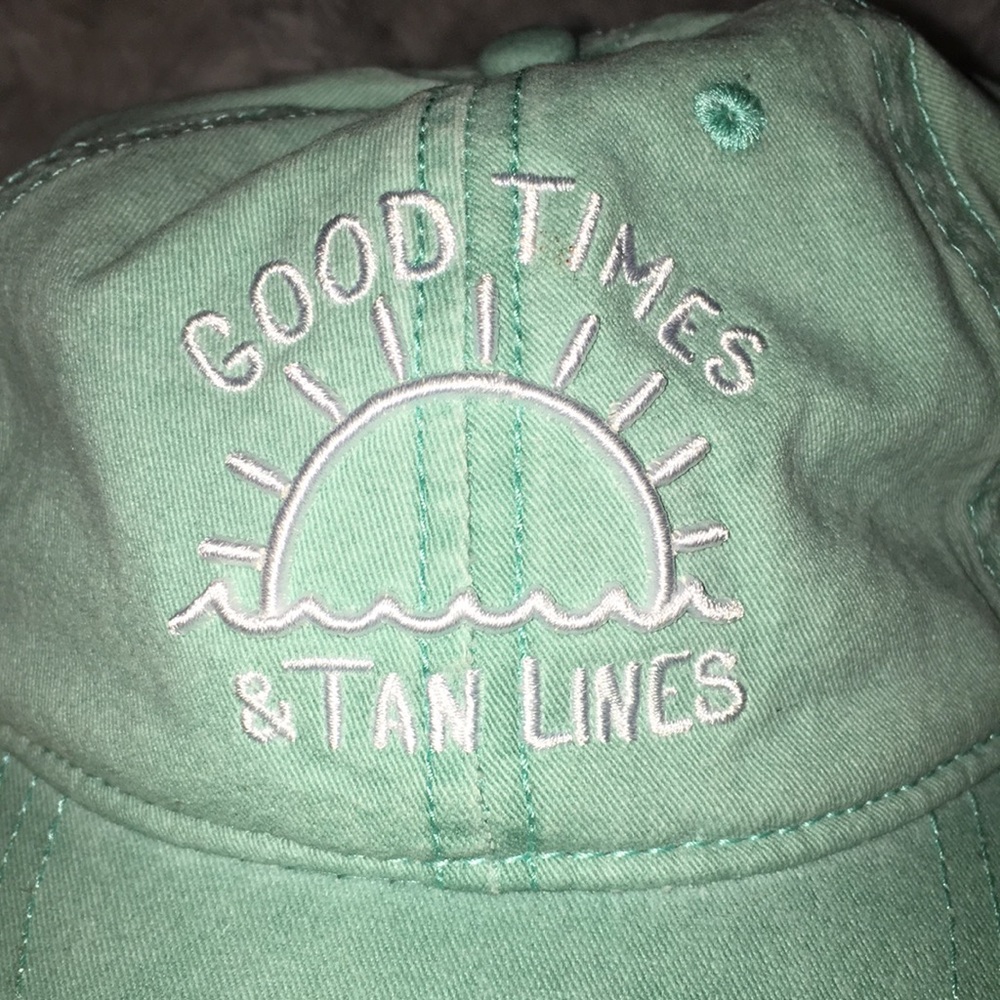 NWT. Hat. - Picture 2 of 4